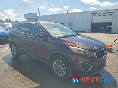 Czwarte zdjęcie samochodu z boku: 2016 KIA SORENTO LX VIN:5XYPG4A3XGG027043 - miniatura
