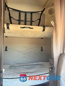 Zdjęcie 6 z 14 samochodu: 2016 VOLVO VN VNL VIN:4V4NC9EH2GN947686 - miniatura