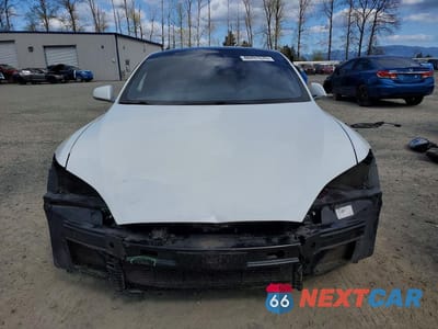 Piąte zdjęcie samochodu w środku: 2016 TESLA MODEL S VIN:5YJSA1E23GF169379 - miniatura