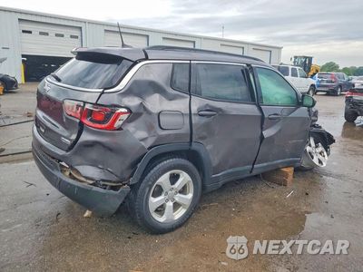 Trzecie zdjęcie samochodu z tyłu: 2018 JEEP COMPASS LATITUDE VIN:3C4NJDBBXJT392434 - miniatura