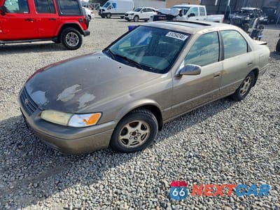1999 TOYOTA CAMRY LE JT2BG28K2X0343353 - główne zdjęcie licytacji z USA - miniatura