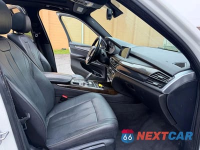 Piąte zdjęcie samochodu w środku: 2017 BMW X5 XDRIVE35I VIN:5UXKR0C37H0X83140 - miniatura