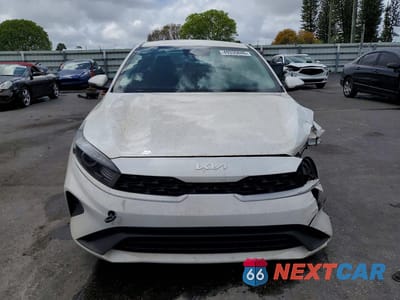 Piąte zdjęcie samochodu w środku: 2024 KIA FORTE LXS VIN:3KPF24ADXRE727289 - miniatura