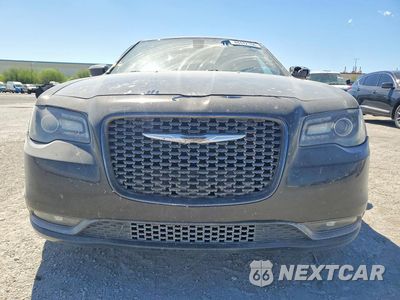 Piąte zdjęcie samochodu w środku: 2015 CHRYSLER 300 S VIN:2C3CCABG5FH875829 - miniatura