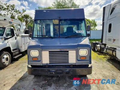 Piąte zdjęcie samochodu w środku: 2021 FORD F59 DELIVERY TRUCK VIN:1F65F5KN5M0A01728 - miniatura