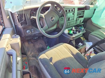 Zdjęcie 8 z 12 samochodu: 2023 GMC SAVANA 2500 CARGO UTILITY / SERVICE VAN VIN:1GTW7AFP5P1128366 - miniatura