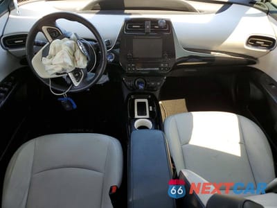 Zdjęcie 8 z 13 samochodu: 2016 TOYOTA PRIUS THREE TOURING VIN:JTDKARFU4G3518321 - miniatura