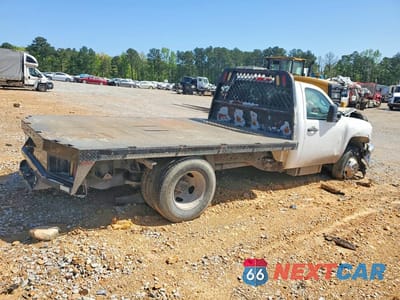 Trzecie zdjęcie samochodu z tyłu: 2014 CHEVROLET SILVERADO FLATBED TRUCK VIN:1GB3CZC89EF134721 - miniatura