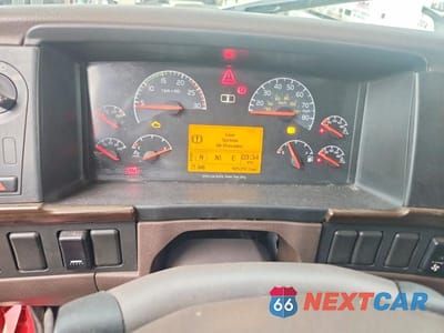 Zdjęcie 8 z 10 samochodu: 2016 VOLVO VNL SEMI TRUCK VIN:4V4NC9EG5GN964165 - miniatura