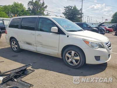 Czwarte zdjęcie samochodu z boku: 2011 VOLKSWAGEN ROUTAN SE VIN:2V4RW3DG7BR691413 - miniatura