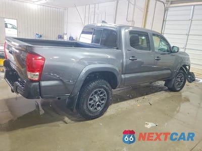 Trzecie zdjęcie samochodu z tyłu: 2017 TOYOTA TACOMA SR5 V6 VIN:5TFAZ5CN3HX048805 - miniatura
