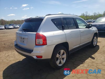 Trzecie zdjęcie samochodu z tyłu: 2012 JEEP COMPASS SPORT VIN:1C4NJDBB3CD539864 - miniatura