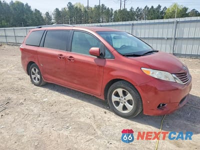 Czwarte zdjęcie samochodu z boku: 2016 TOYOTA SIENNA LE 8-PASSENGER VIN:5TDKK3DC6GS719639 - miniatura