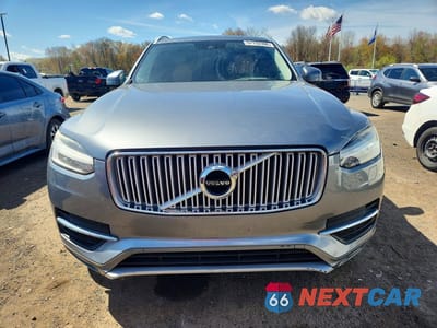 Piąte zdjęcie samochodu w środku: 2016 VOLVO XC90 T6 VIN:YV4A22PLXG1023295 - miniatura