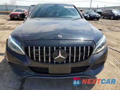 Piąte zdjęcie samochodu w środku: 2018 MERCEDES-BENZ C 300 4MATIC VIN:55SWF4KB2JU240764 - miniatura