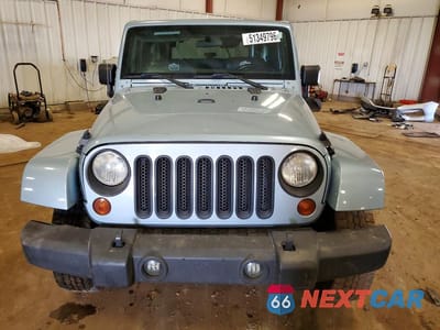Piąte zdjęcie samochodu w środku: 2012 JEEP WRANGLER SAHARA VIN:1C4AJWBG5CL174390 - miniatura