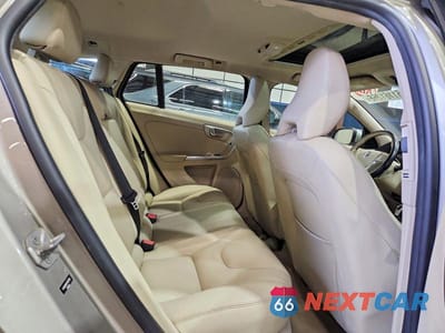 Zdjęcie 10 z 12 samochodu: 2015 VOLVO V60 PLATINUM VIN:YV1612SM9F1267136 - miniatura