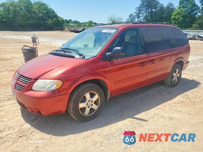 2005 DODGE GRAND CARAVAN SXT 2D4GP44L25R345410 - główne zdjęcie licytacji z USA - miniatura