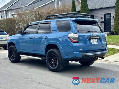 Trzecie zdjęcie samochodu z tyłu: 2018 TOYOTA 4RUNNER TRD PRO VIN:JTEBU5JRXJ5583152 - miniatura