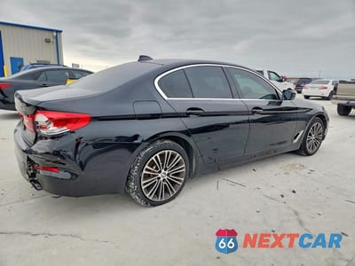 Trzecie zdjęcie samochodu z tyłu: 2020 BMW 530 I VIN:WBAJR3C09LCE59974 - miniatura