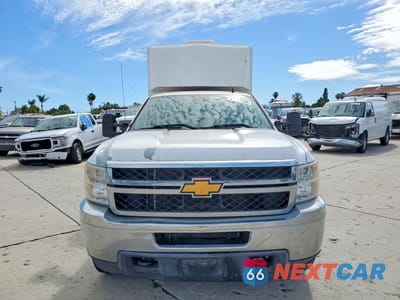 Piąte zdjęcie samochodu w środku: 2014 CHEVROLET SILVERADO 2500 CARGO UTILITY / SERVICE TRUCK VIN:1GC1KXCG1EF105814 - miniatura