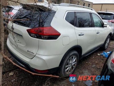 Czwarte zdjęcie samochodu z boku: 2019 NISSAN ROGUE S VIN:5N1AT2MVXKC750757 - miniatura