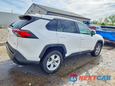 Trzecie zdjęcie samochodu z tyłu: 2021 TOYOTA RAV4 XLE VIN:2T3W1RFV9MW117544 - miniatura