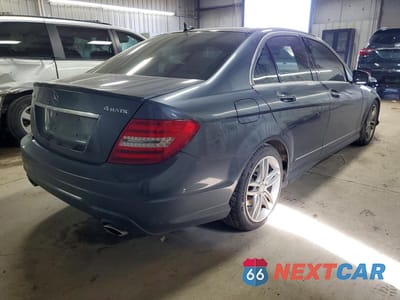 Trzecie zdjęcie samochodu z tyłu: 2013 MERCEDES-BENZ C 300 4MATIC VIN:WDDGF8AB7DA812977 - miniatura