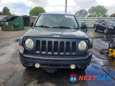 Piąte zdjęcie samochodu w środku: 2014 JEEP PATRIOT LATITUDE VIN:1C4NJPFB0ED888169 - miniatura