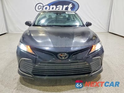 Piąte zdjęcie samochodu w środku: 2023 TOYOTA CAMRY LE VIN:4T1C11AK9PU130213 - miniatura