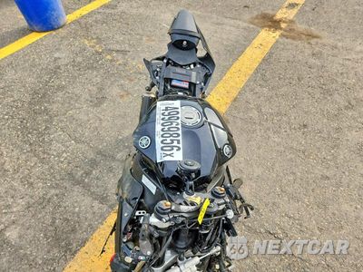 Piąte zdjęcie samochodu w środku: 2018 YAMAHA YZFR1 VIN:JYARN39E3JA004043 - miniatura