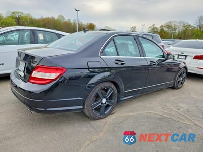 Trzecie zdjęcie samochodu z tyłu: 2011 MERCEDES-BENZ C 300 4MATIC VIN:WDDGF8BB5BR138132 - miniatura