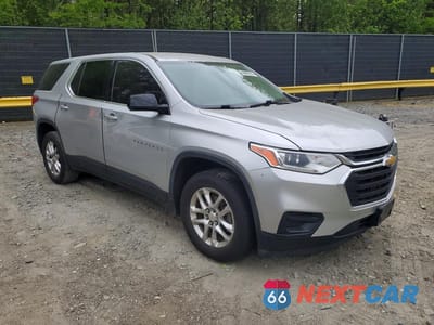Czwarte zdjęcie samochodu z boku: 2019 CHEVROLET TRAVERSE LS VIN:1GNERFKW0KJ189706 - miniatura