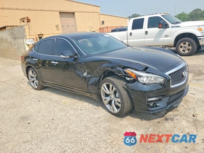 Czwarte zdjęcie samochodu z boku: 2019 INFINITI Q70 3.7 LUXE VIN:JN1BY1AP9KM505021 - miniatura