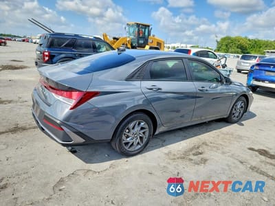 Trzecie zdjęcie samochodu z tyłu: 2024 HYUNDAI ELANTRA SEL VIN:KMHLM4DG9RU773244 - miniatura