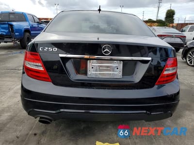 Zdjęcie 6 z 12 samochodu: 2013 MERCEDES-BENZ C 250 VIN:WDDGF4HB6DA851655 - miniatura