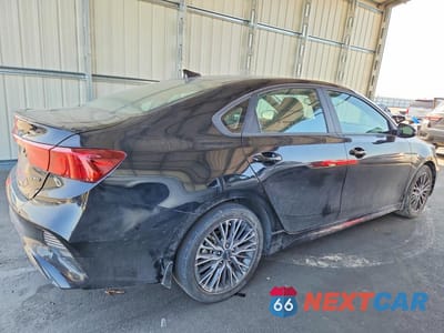 Trzecie zdjęcie samochodu z tyłu: 2024 KIA FORTE GT LINE VIN:3KPF54AD4RE694216 - miniatura
