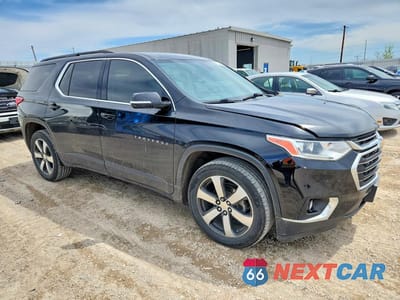 Czwarte zdjęcie samochodu z boku: 2019 CHEVROLET TRAVERSE LT VIN:1GNEVHKW3KJ210152 - miniatura