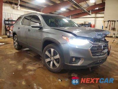 Czwarte zdjęcie samochodu z boku: 2021 CHEVROLET TRAVERSE LT VIN:1GNEVHKW0MJ163892 - miniatura