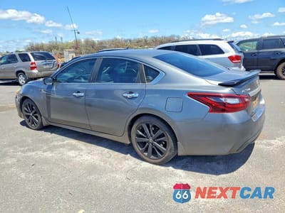 Drugie zdjęcie samochodu z przodu: 2017 NISSAN ALTIMA 2.5 SR VIN:1N4AL3AP3HC258814 - miniatura