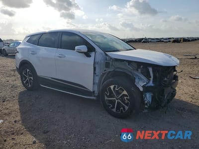 Czwarte zdjęcie samochodu z boku: 2023 KIA SPORTAGE EX VIN:5XYK33AF9PG071772 - miniatura