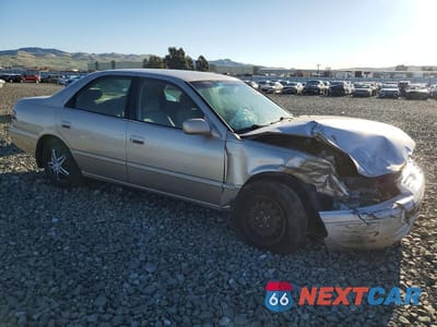 Czwarte zdjęcie samochodu z boku: 1999 TOYOTA CAMRY CE VIN:4T1BG22K6XU522385 - miniatura