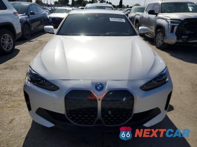 Piąte zdjęcie samochodu w środku: 2024 BMW I4 EDRIVE 35 VIN:WBY43AW08RFT12002 - miniatura