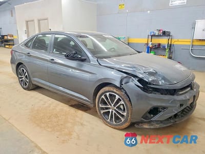 Czwarte zdjęcie samochodu z boku: 2025 VOLKSWAGEN JETTA SPORT VIN:3VWBX7BU7SM073537 - miniatura