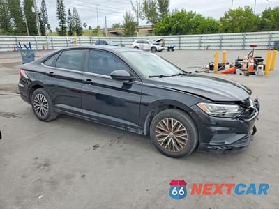 Czwarte zdjęcie samochodu z boku: 2019 VOLKSWAGEN JETTA S VIN:3VWC57BU0KM123639 - miniatura