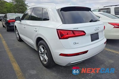 Trzecie zdjęcie samochodu z tyłu: 2019 AUDI Q5 PREMIUM VIN:WA1ANAFY5K2141656 - miniatura