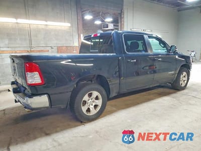 Trzecie zdjęcie samochodu z tyłu: 2019 RAM 1500 BIG HORN VIN:1C6RREFT7KN851477 - miniatura