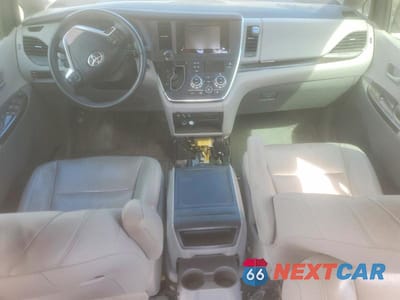 Zdjęcie 8 z 14 samochodu: 2016 TOYOTA SIENNA XLE 8-PASSENGER VIN:5TDYK3DC9GS760163 - miniatura