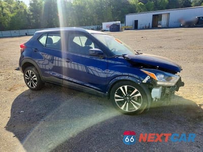 Czwarte zdjęcie samochodu z boku: 2020 NISSAN KICKS SV VIN:3N1CP5CV9LL492082 - miniatura