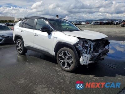 Czwarte zdjęcie samochodu z boku: 2024 TOYOTA RAV4 PRIME XSE VIN:JTMEB3FV2RD208679 - miniatura